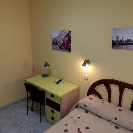 Hostal Angelines Мадрид Екстериор снимка