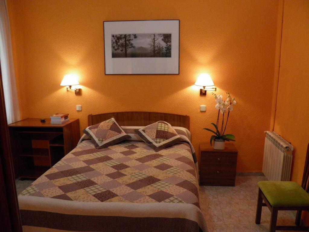 Hostal Angelines Мадрид Стая снимка