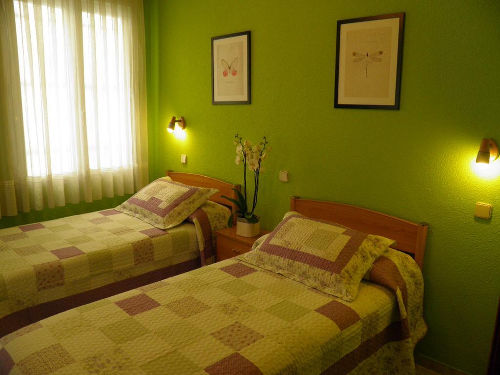 Hostal Angelines Мадрид Стая снимка