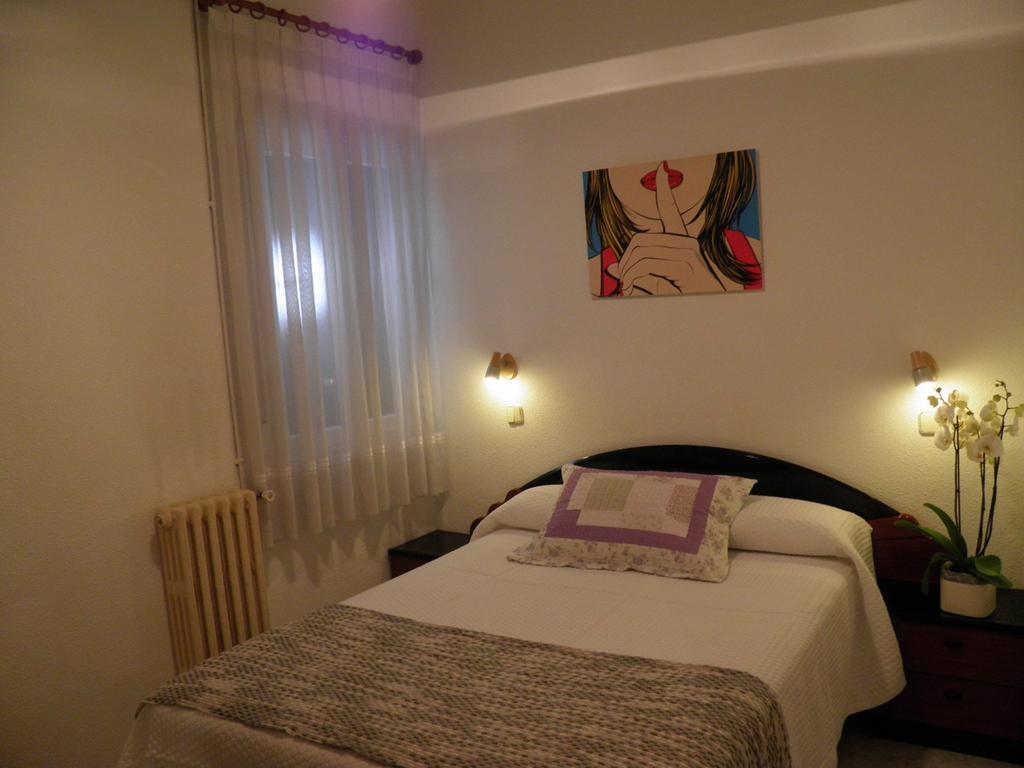 Hostal Angelines Мадрид Стая снимка