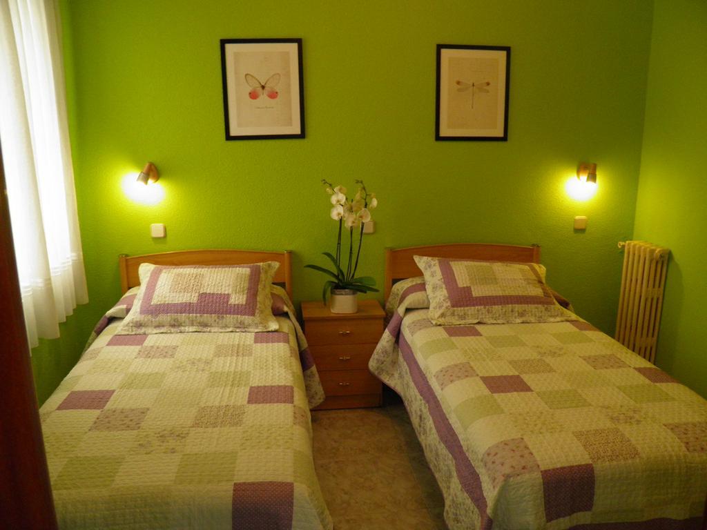 Hostal Angelines Мадрид Стая снимка