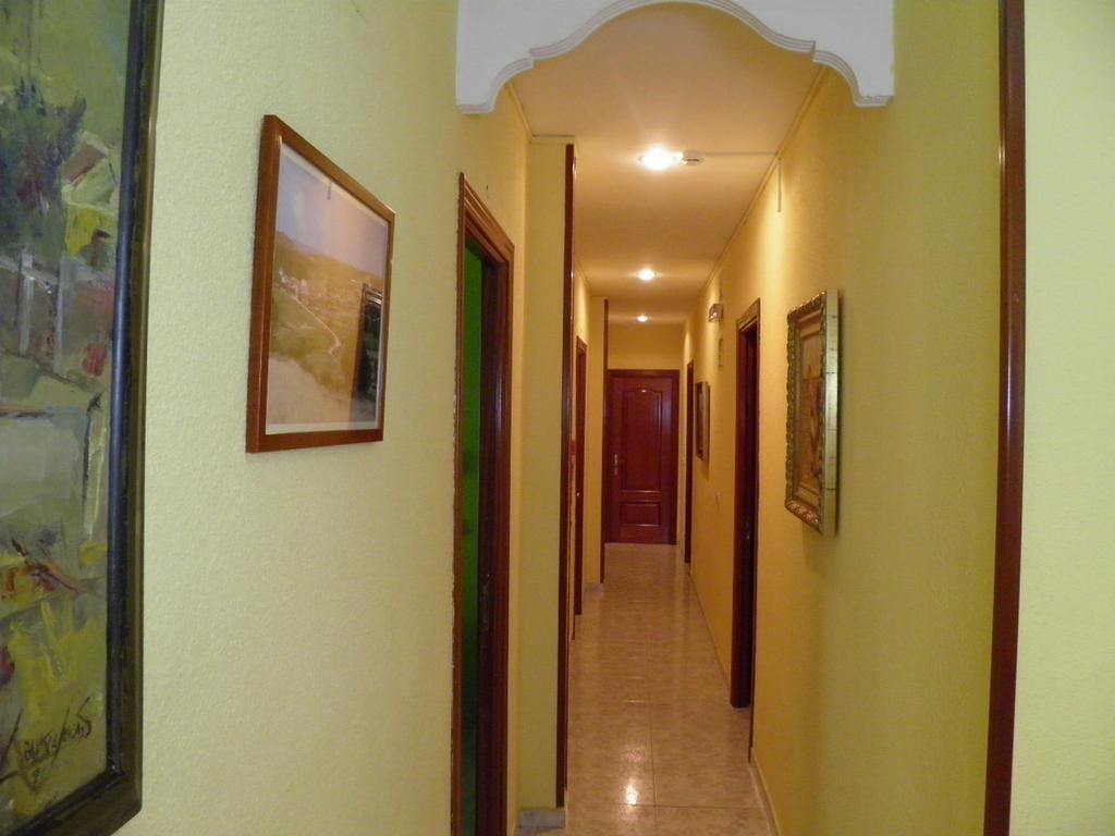 Hostal Angelines Мадрид Екстериор снимка