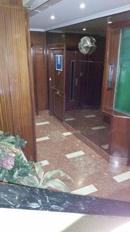 Hostal Angelines Мадрид Екстериор снимка