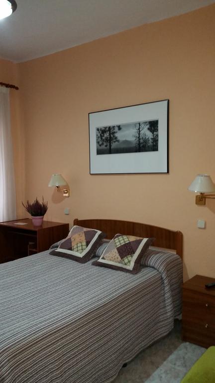 Hostal Angelines Мадрид Екстериор снимка
