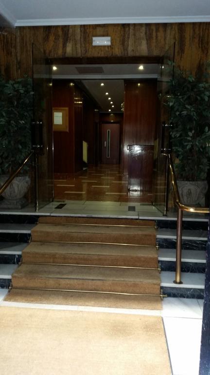 Hostal Angelines Мадрид Екстериор снимка