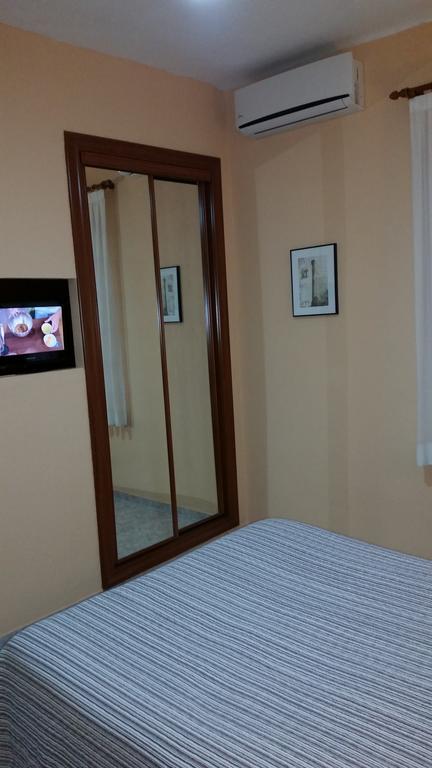 Hostal Angelines Мадрид Екстериор снимка