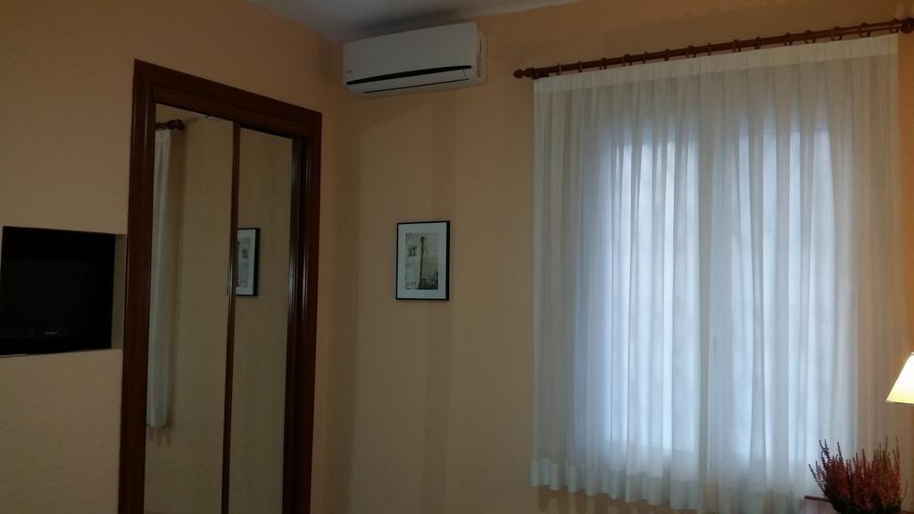 Hostal Angelines Мадрид Екстериор снимка