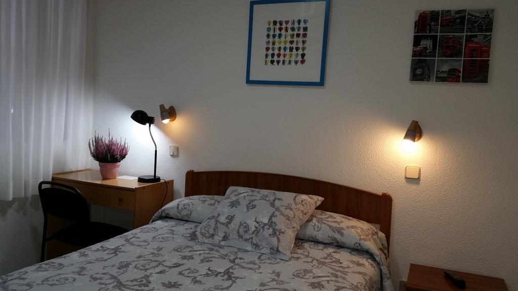 Hostal Angelines Мадрид Екстериор снимка