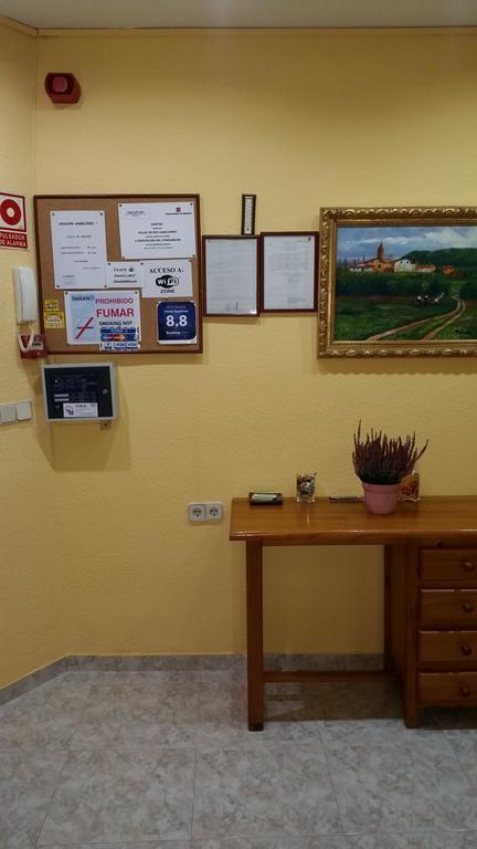 Hostal Angelines Мадрид Екстериор снимка