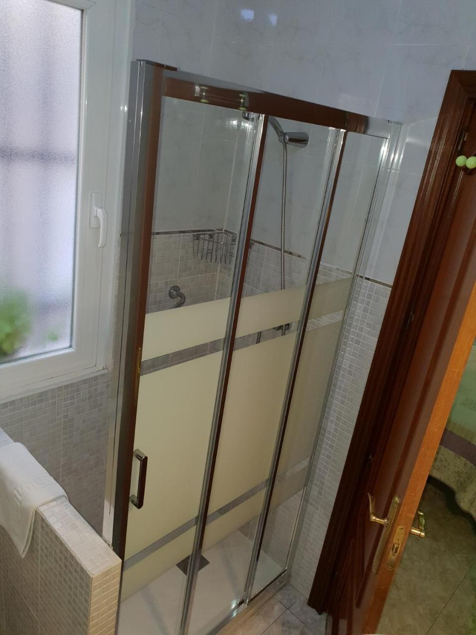 Hostal Angelines Мадрид Екстериор снимка