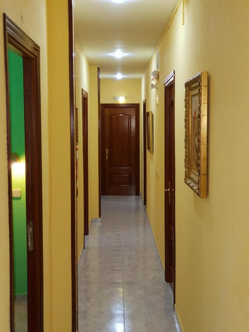 Hostal Angelines Мадрид Екстериор снимка