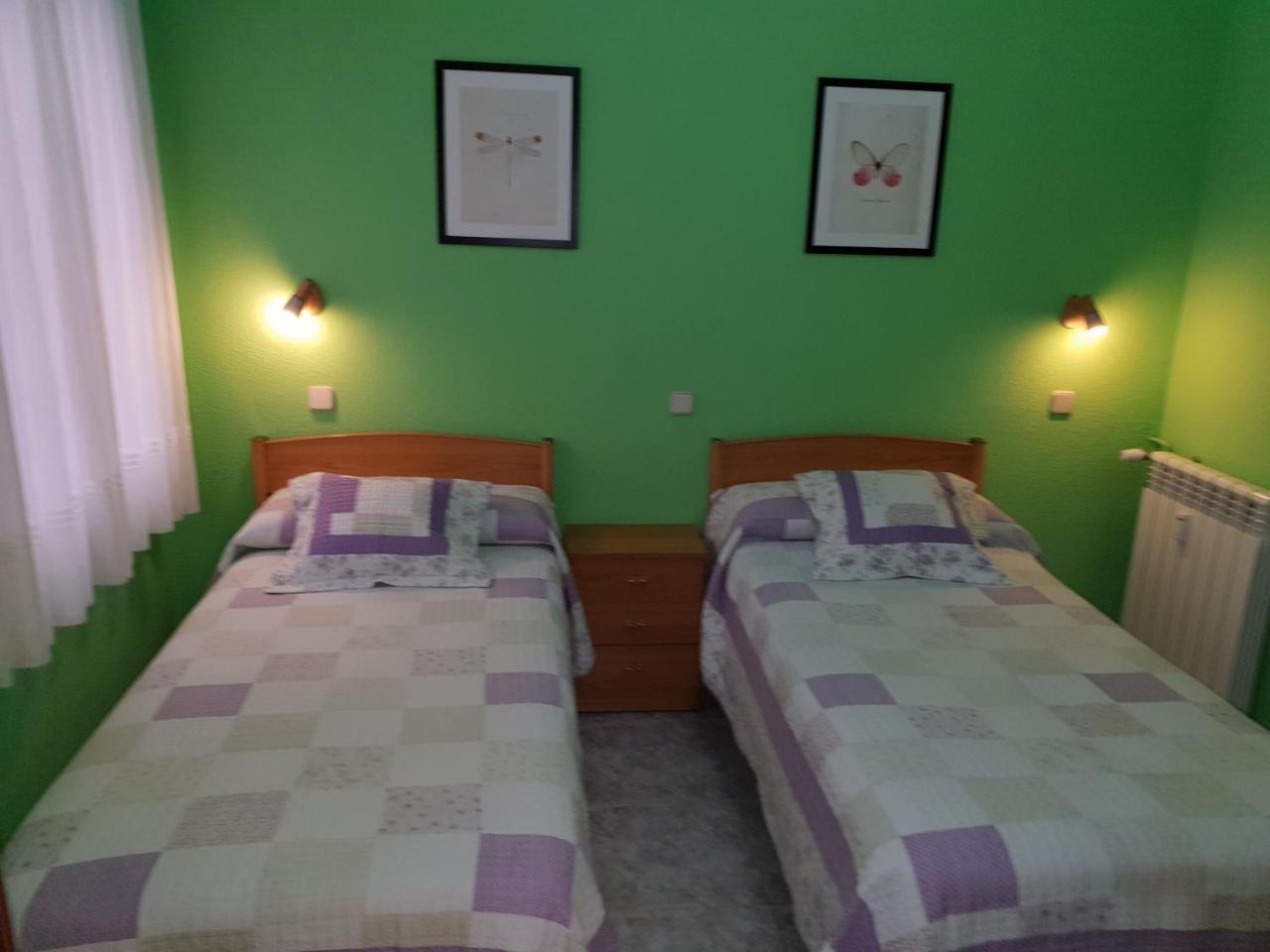 Hostal Angelines Мадрид Екстериор снимка