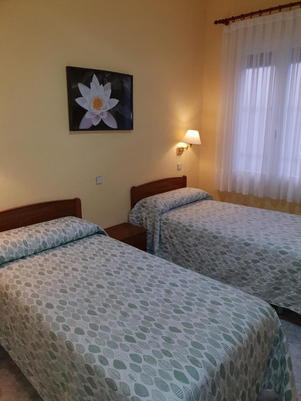 Hostal Angelines Мадрид Екстериор снимка