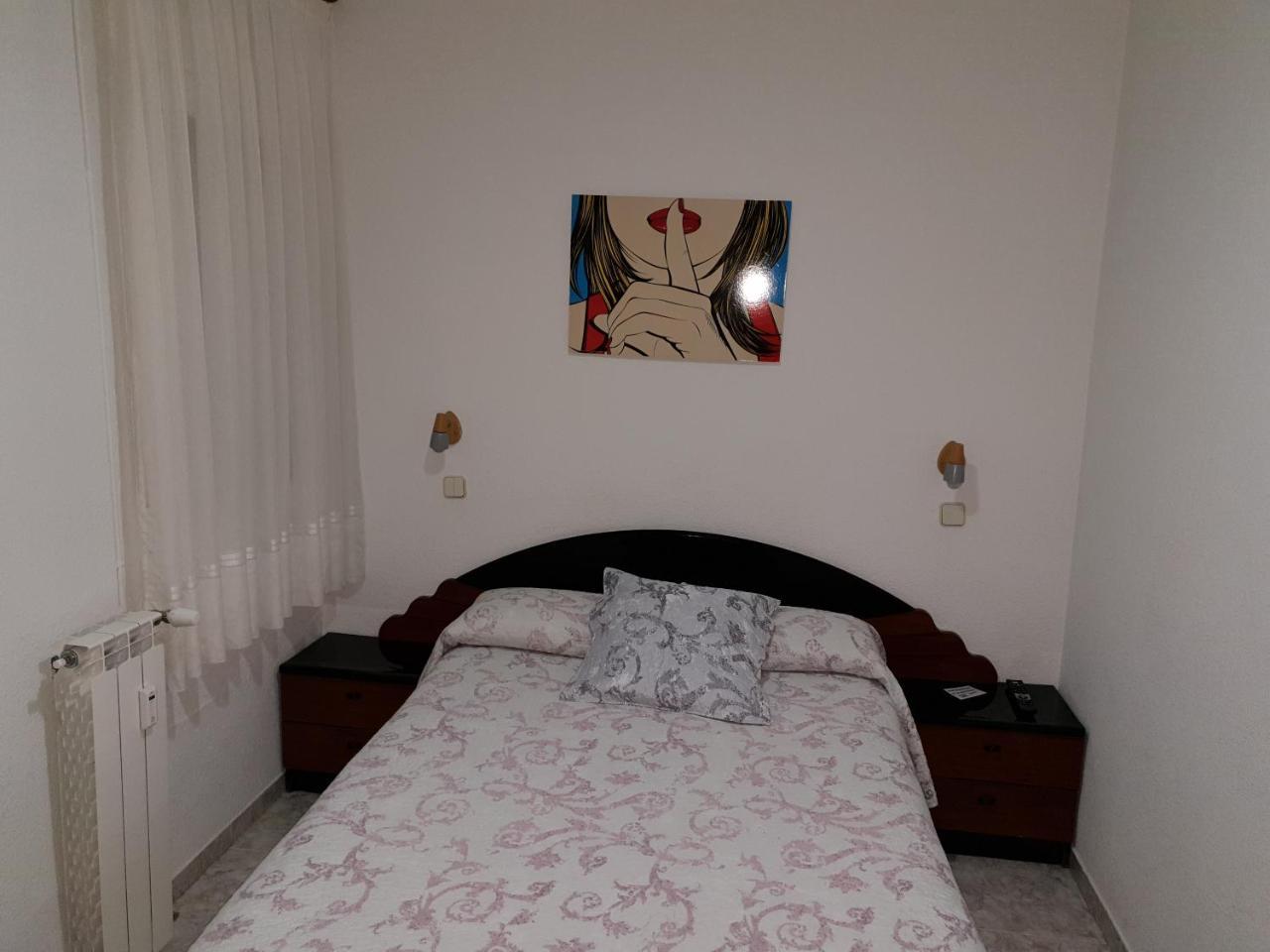 Hostal Angelines Мадрид Екстериор снимка